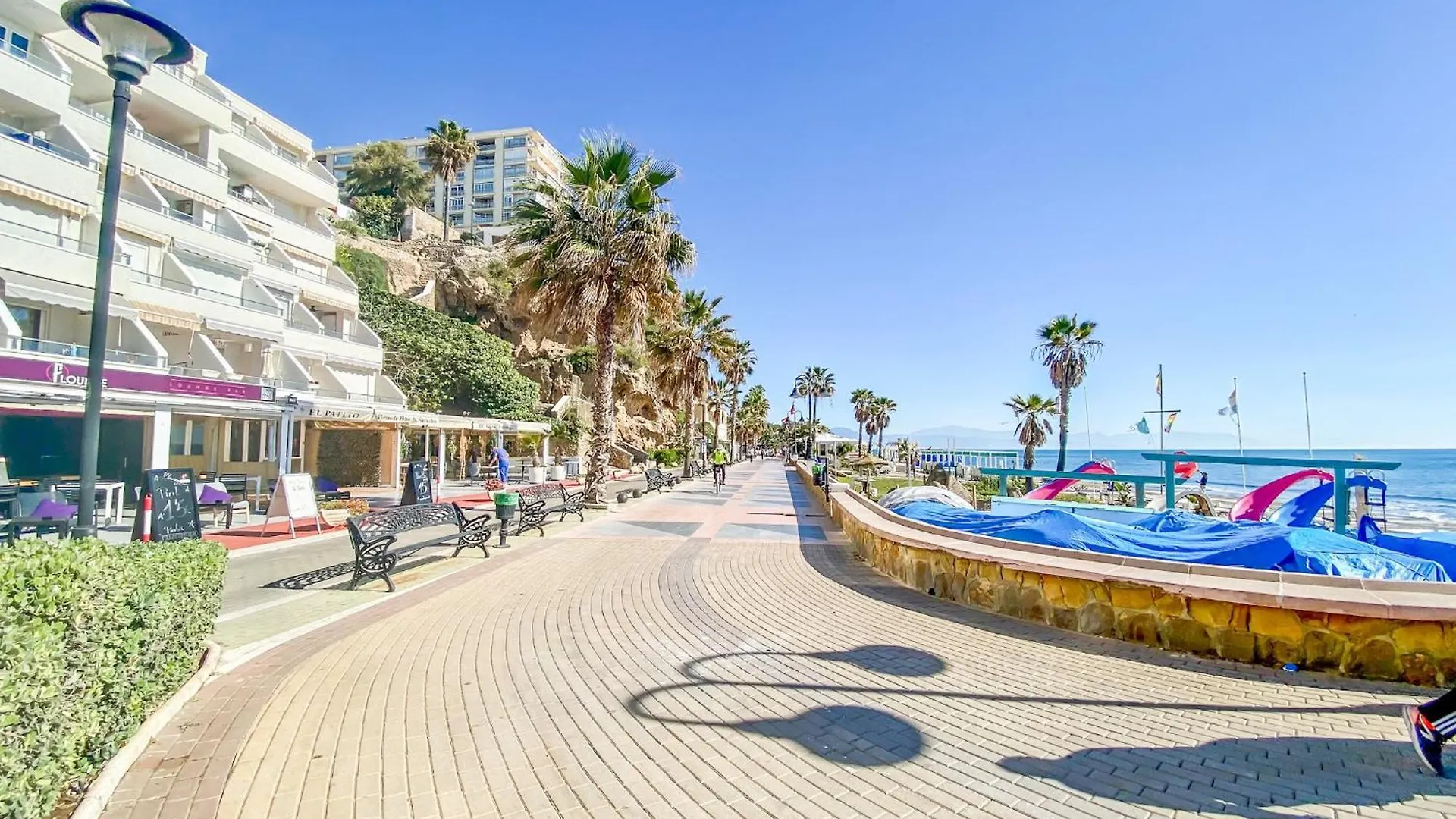 Apartamento Roca Chica - Parking - Frente Playa - Terraza - Wifi - Bajondillo y Carihuela Torremolinos 0*,  España