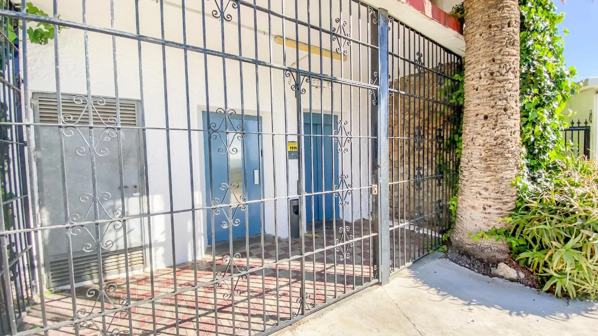 Apartamento Roca Chica - Parking - Frente Playa - Terraza - Wifi - Bajondillo y Carihuela Torremolinos