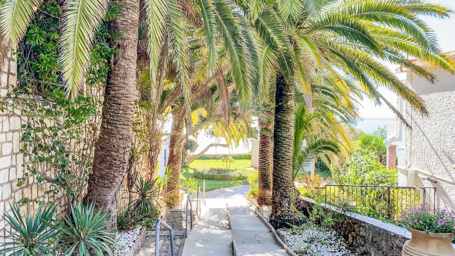 Apartamento Roca Chica - Parking - Frente Playa - Terraza - Wifi - Bajondillo y Carihuela Torremolinos