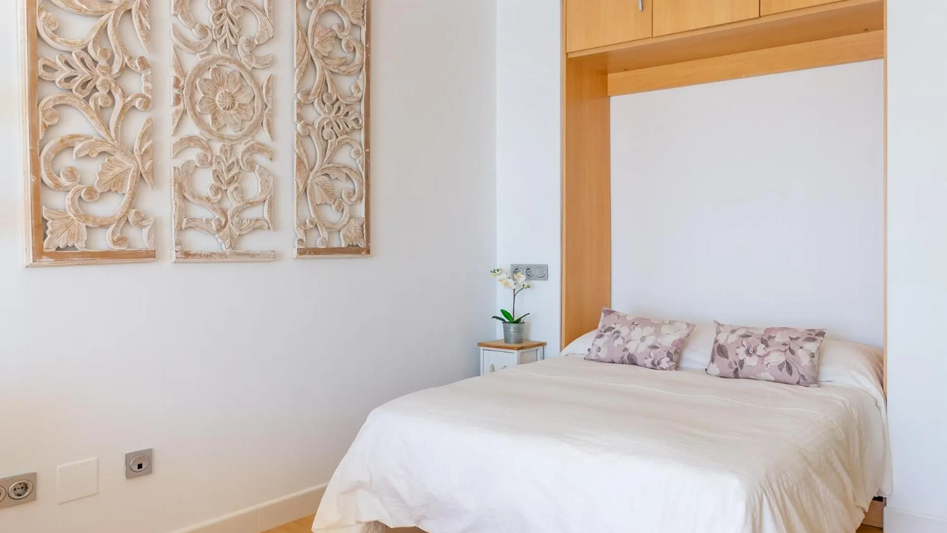Apartamento Roca Chica - Parking - Frente Playa - Terraza - Wifi - Bajondillo y Carihuela Torremolinos