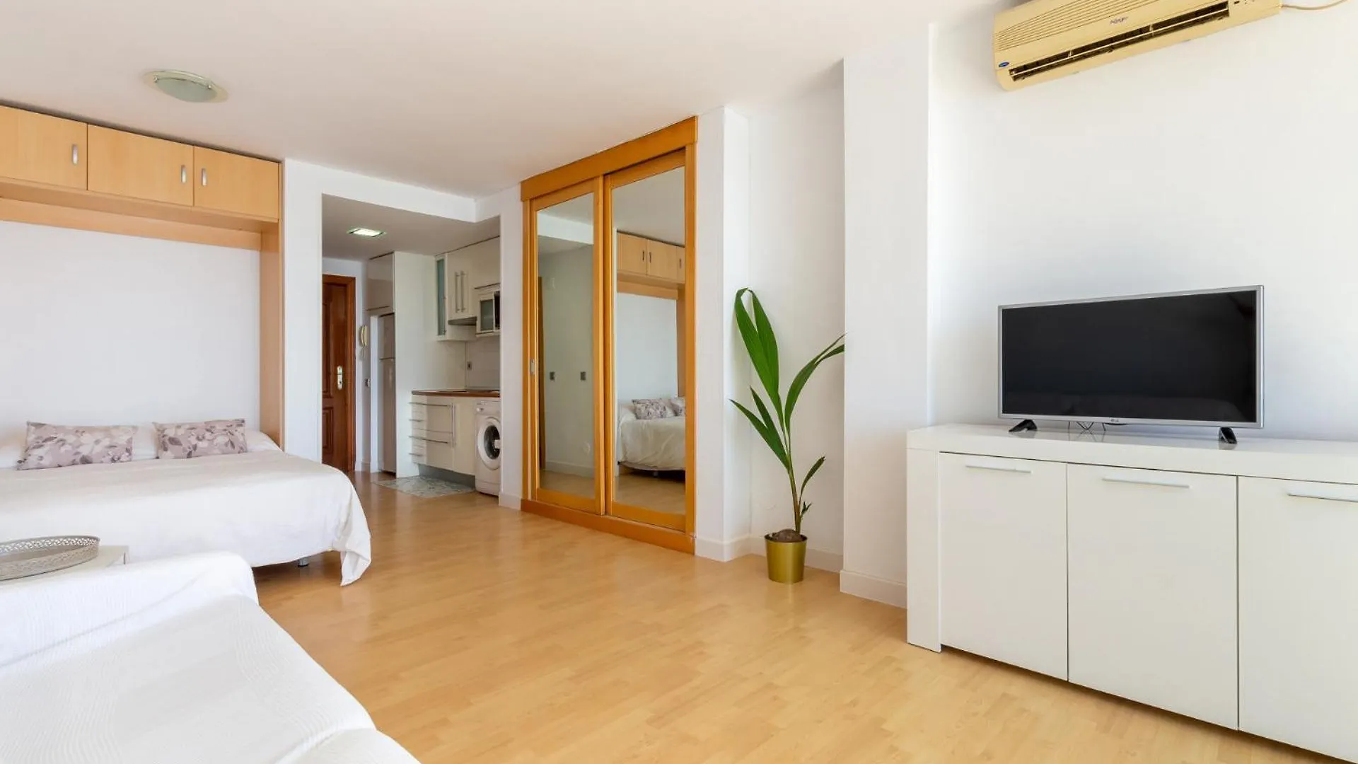 Apartamento Roca Chica - Parking - Frente Playa - Terraza - Wifi - Bajondillo y Carihuela Torremolinos