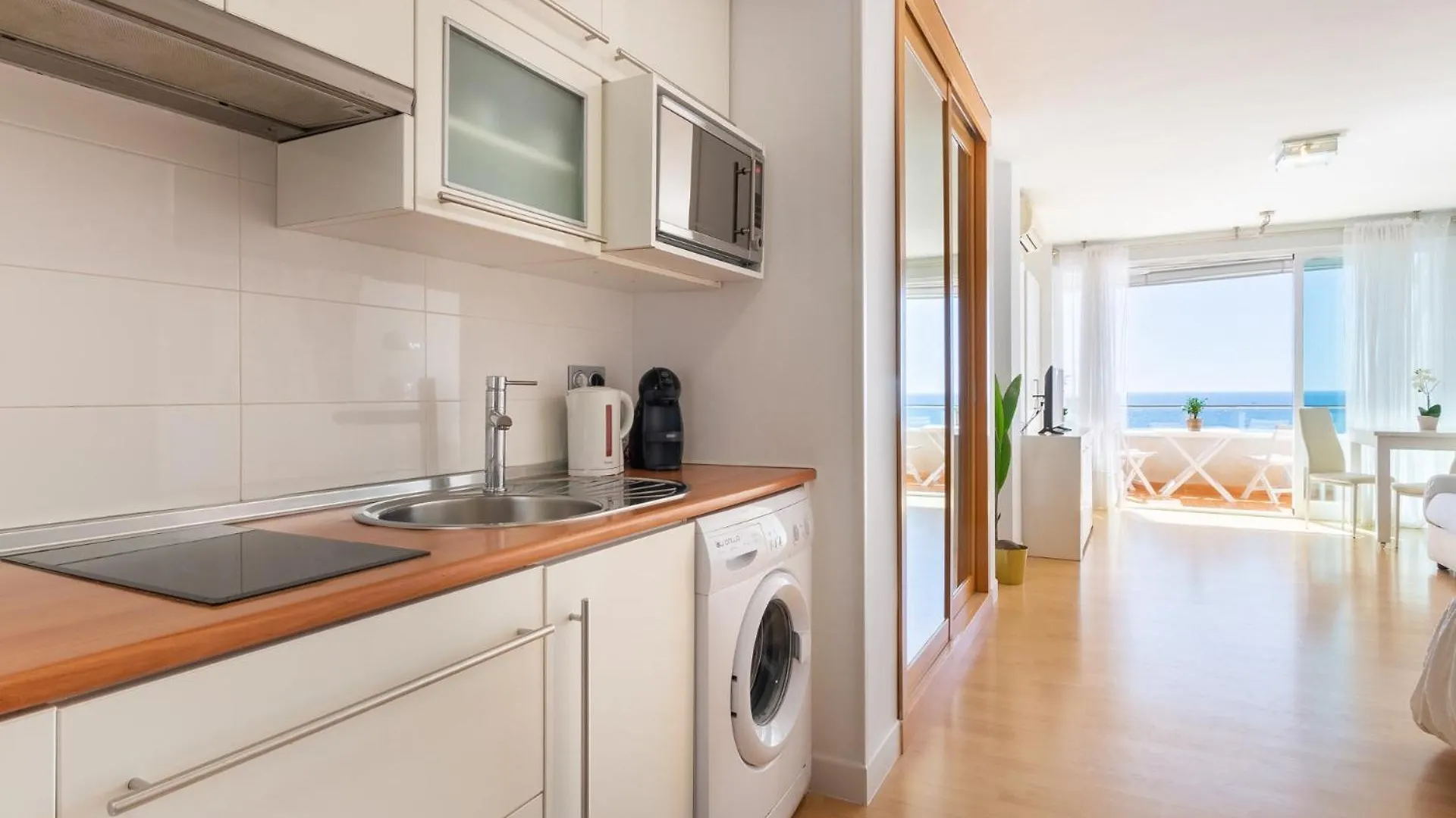 Apartamento Roca Chica - Parking - Frente Playa - Terraza - Wifi - Bajondillo y Carihuela Torremolinos